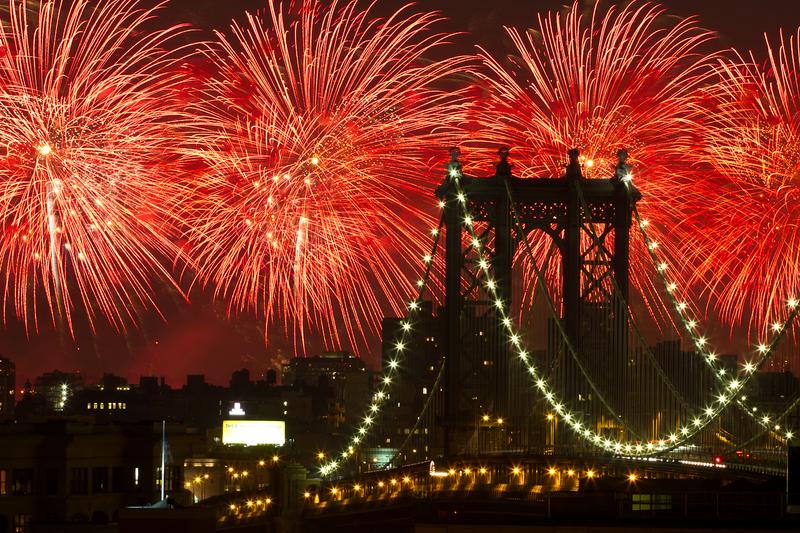 Fireworks over the Manhattan Bridge 