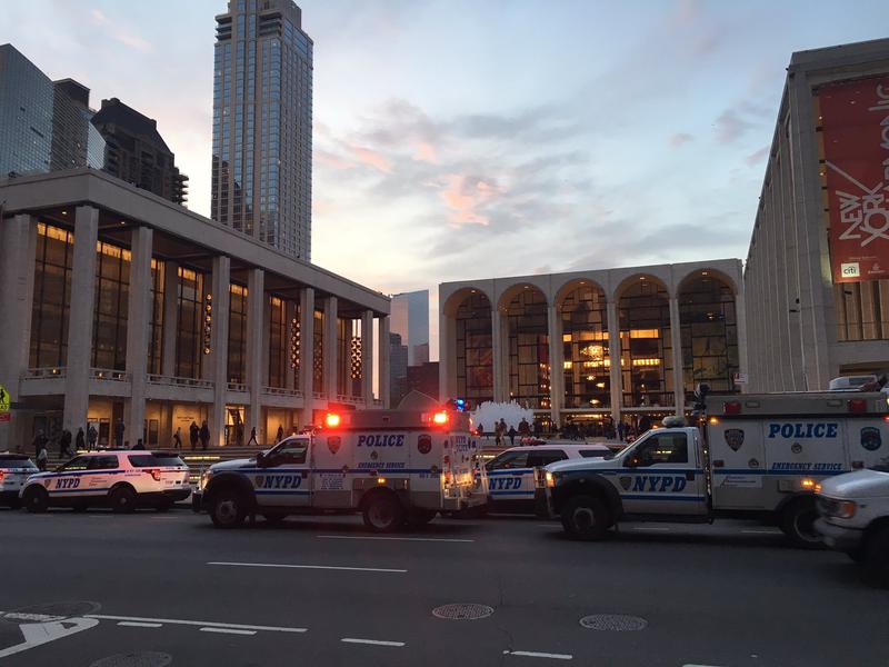 The Scene outside the Met