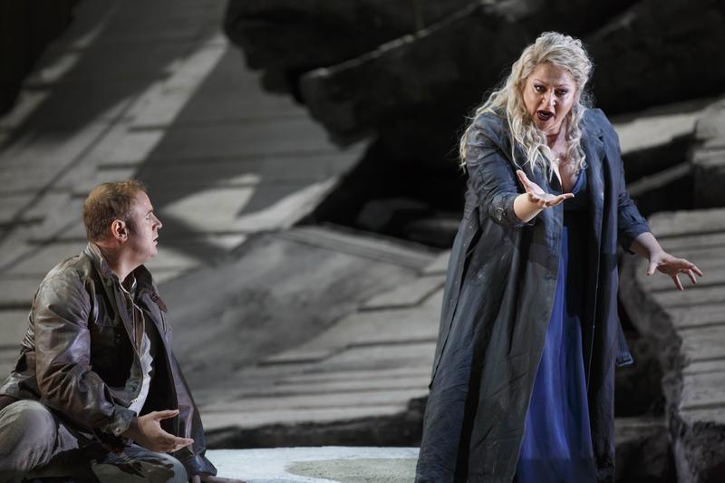 Lucas Meachem as Chorèbe and Susan Graham as Didon in Berlioz's 'Les Troyens'