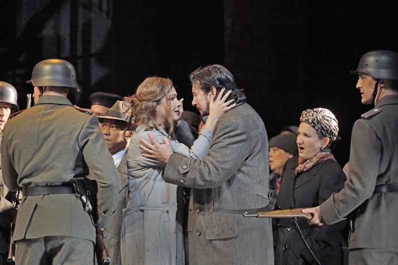 Anna Netrebko in the title role and Marcelo Álvarez as des Grieux in Puccini's Manon Lescaut. 