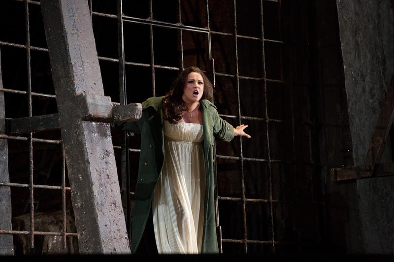 Anna Netrebko stars in Verdi's 'Il Trovatore' at the Metropolitan Opera.