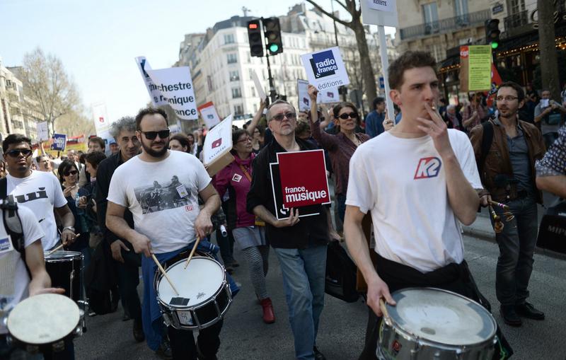 Employees at Radio France march against the government's austerity measures in April 2015