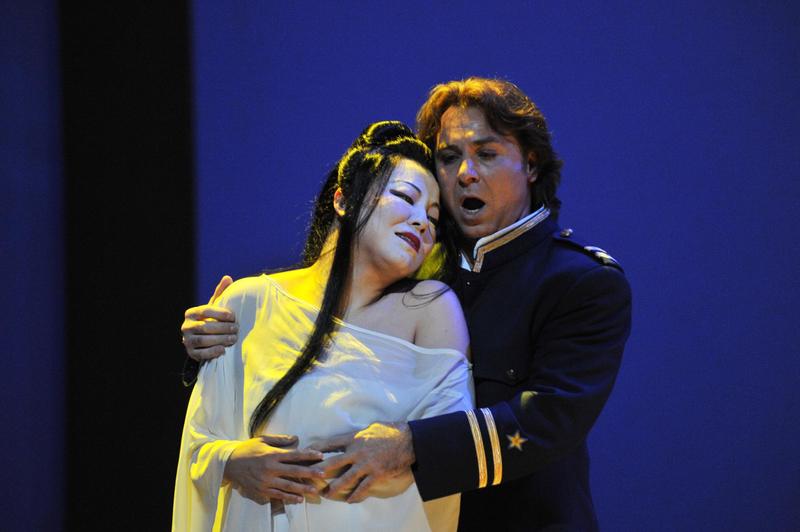 Hui He (Butterfly) and Roberto Alagna (Pinkerton)