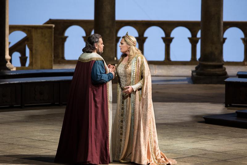 Johan Botha in the title role and Eva-Maria Westbroek as Elisabeth in Wagner's Tannhäuser. 