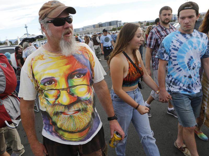 Anyone know the backstory of this tee? : r/gratefuldead