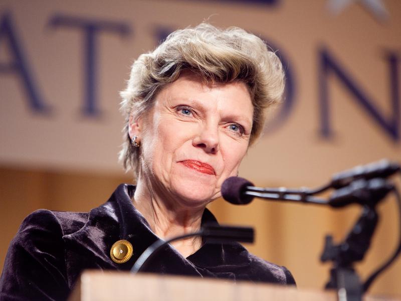 Cokie Roberts appears at the National Press Foundation's 26th annual awards dinner in 2009.