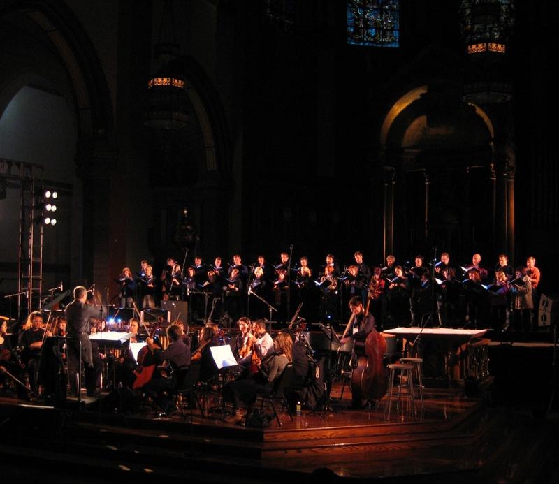 Jeffrey Milarsky conducting the Wordless Music Orchestra with the Latvian National Choir