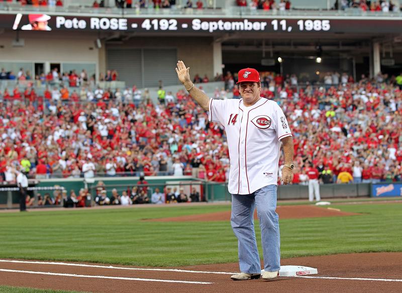  Pete Rose at the ceremony celebrating the 25th anniversary of his breaking the career hit record of 4,192 on September 11, 2010, at Great American Ball Park in Cincinnati, Ohio. 