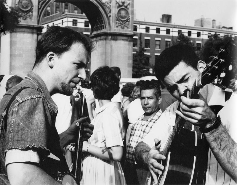 Banjo player and guitar player, Washington Square Park, New York, NY,  Aug 26, 1962. (Photo by Frederick Kelly/The New York Historical Society/Getty Images)