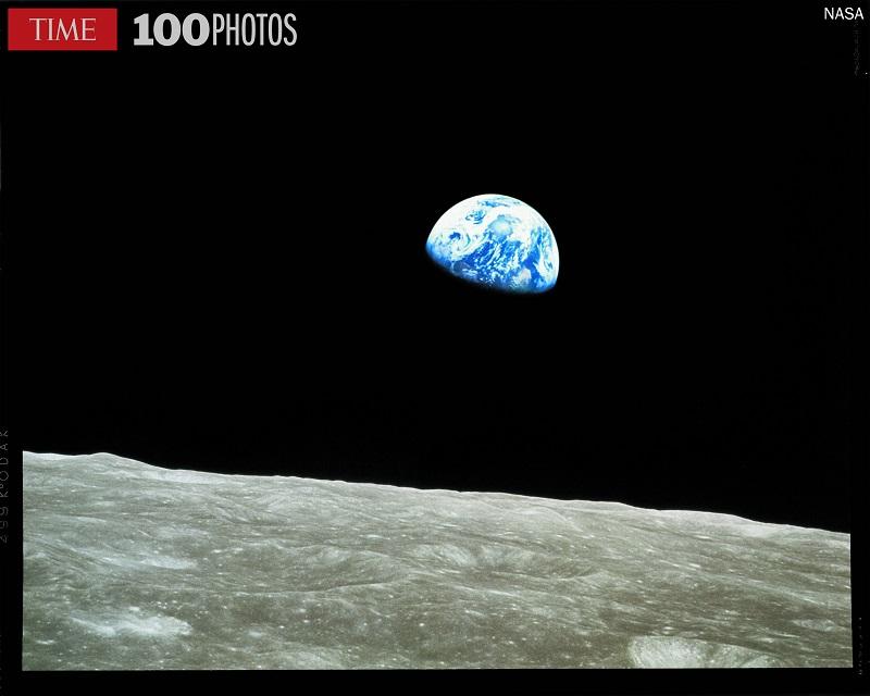 "Earthrise" 1968, by William Anders/NASA