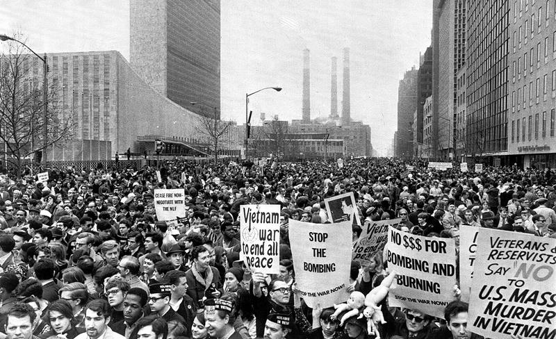 2509 April 15 1967 Vietnam Protest END WAR TAXES Peace Demonstration Button 