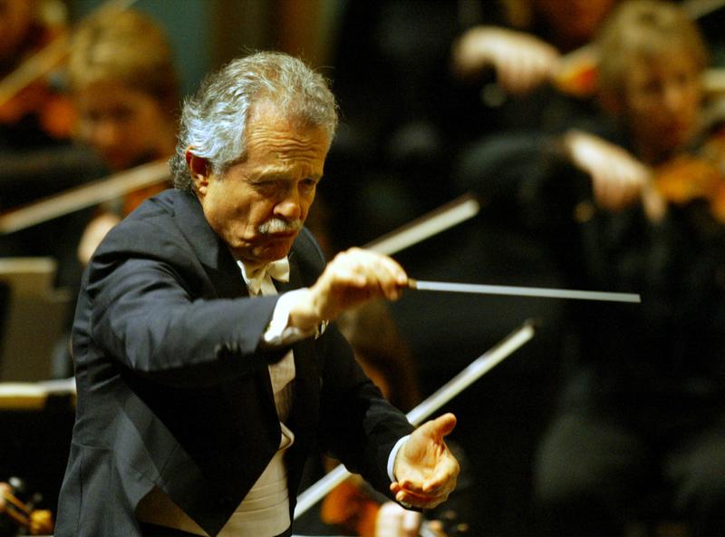 Jorge Mester conducting the Pasadena Symphony, April 19, 2003.