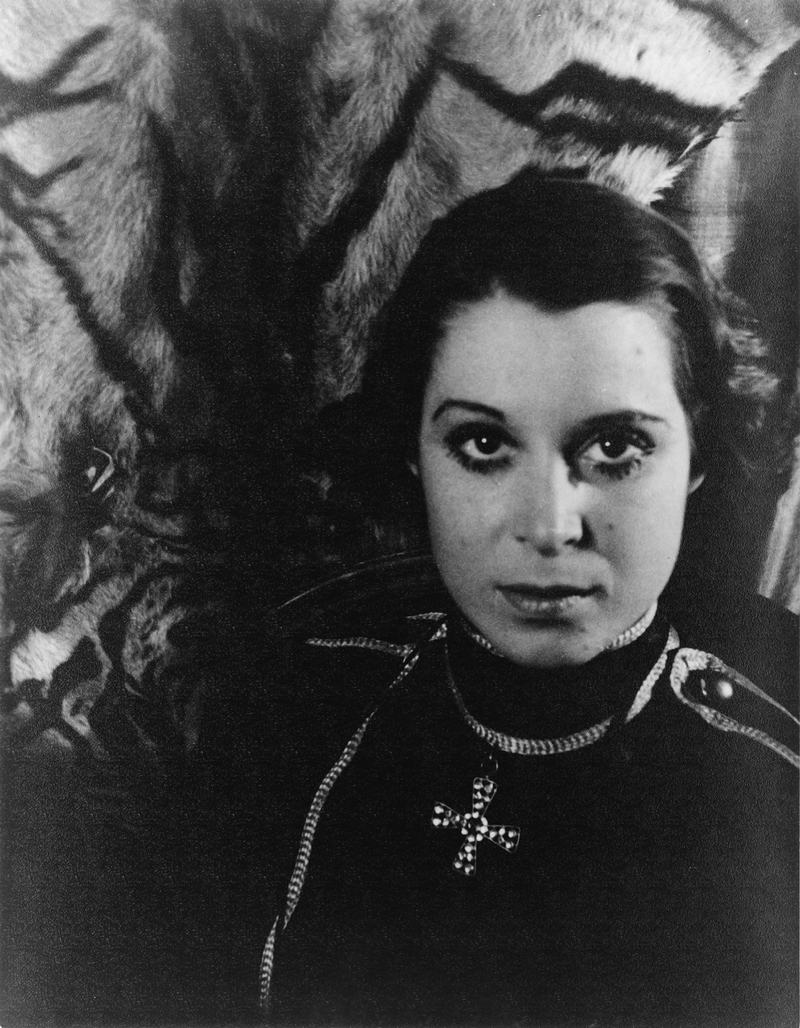 Kitty Carlisle in Die Fledermaus, November 1, 1933.