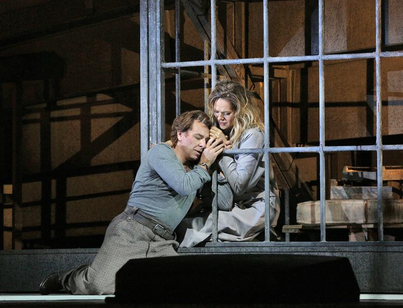 Kristine Opolais as Manon and Roberto Alagna as des Grieux in Puccini's 'Manon Lescaut'.