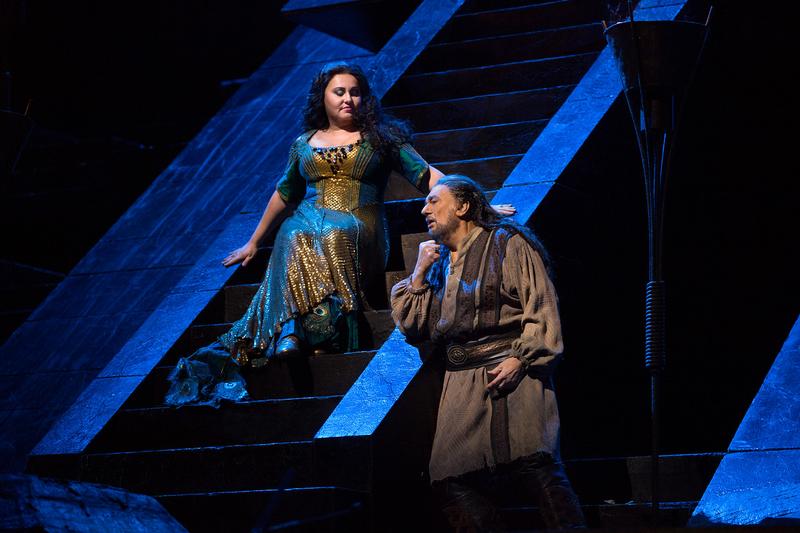 Liudmyla Monastyrska as Abigaille and Plácido Domingo as Nabucco