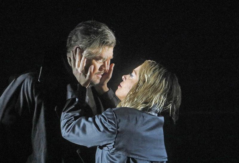 Stuart Skelton and Nina Stemme as Tristan and Isolde.