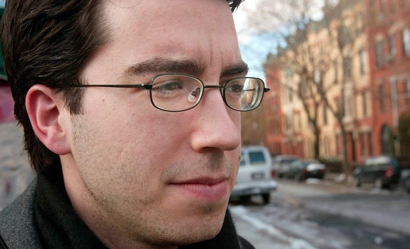 **FILE **Novelist Jonathan Safran Foer poses in the Brooklyn borough of New York, file photo of March 9, 2005.