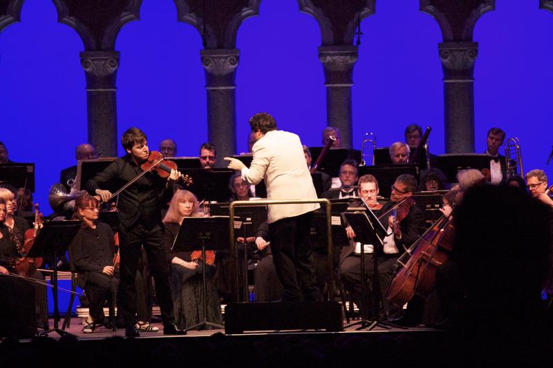 Violinist Joshua Bell performs Sibelius's Violin Concerto with the Orchestra of St. Luke's under the direction of Cristian Macelaru at the Caramoor Festival.