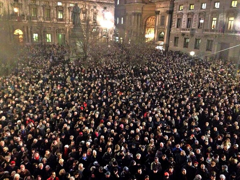 Crowds at the Claudio Abbado memorial concert at the Piazza della Scala, Milan, Italy.
