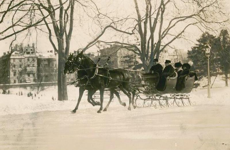 Old photograph of an 1898 sleigh ride in New York.