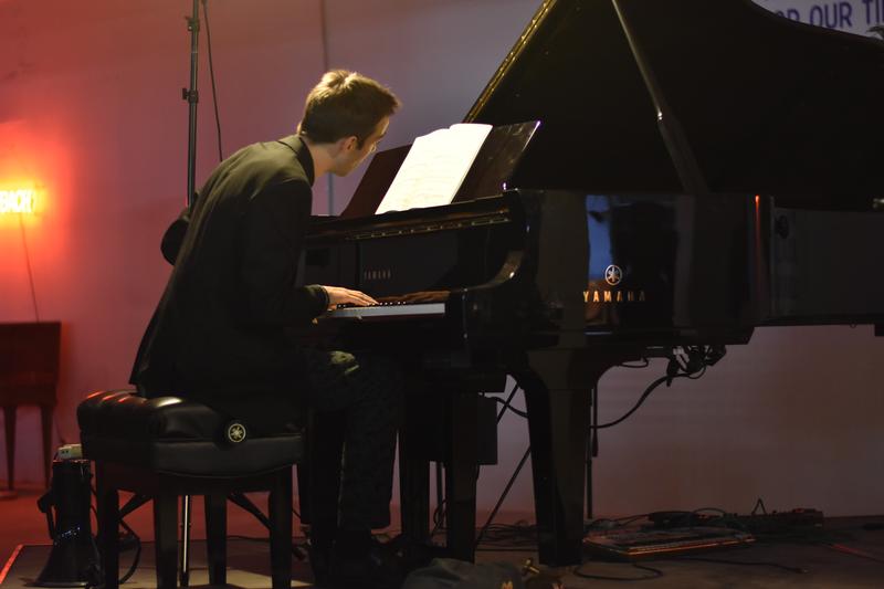 Pianist Evan Shinners playing Bach at The Bach Store