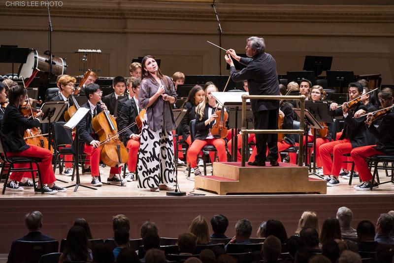 Sir Antonio Pappano conducts the National Youth Orchestra with mezzo-soprano Isabel Leonard in 2019.