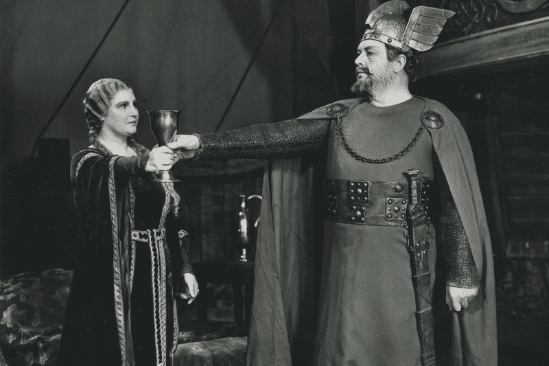 Kirsten Flagstad as Isolde and Lauritz Melchior as Tristan in Wagner's "Tristan und Isolde.