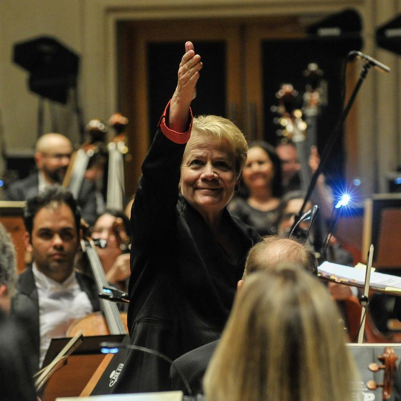 Marin Alsop conducts the São Paulo Symphony Orchestra