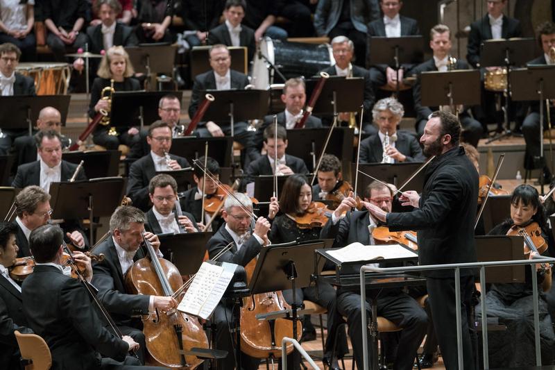 Kirill Petrenko and the Berliner Philharmoniker perform