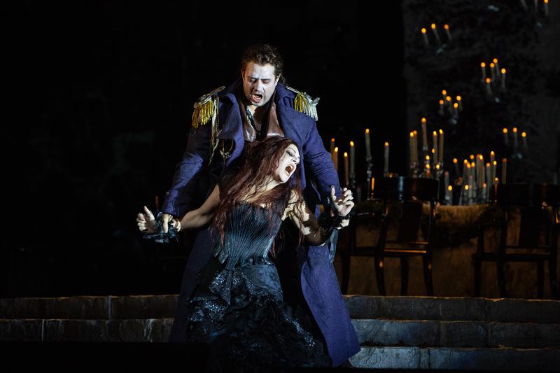 Sondra Radvanovsky as Medea and Matthew Polenzani as Giasone in Cherubini's Medea.
