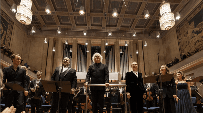 Sir Simon Rattle, the BRSO, and the soloists of Mozart's Idomeneo receive an ovation