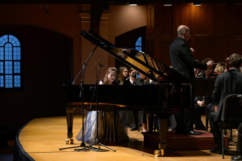 Pianist Annie Qin with the Oberlin Orchestra, conducted by Raphael Jimenez