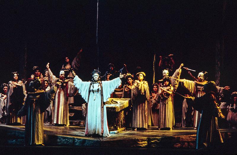 Shirley Verrett as Cassandre in "La Prise de Troie," Part I of Berlioz's "Les Troyens." 