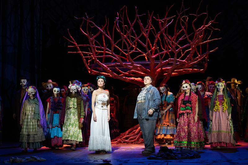 Isabel Leonard as Frida and Carlos Álvarez as Diego in Gabriela Lena Frank's "El Último Sueño de Frida y Diego."
