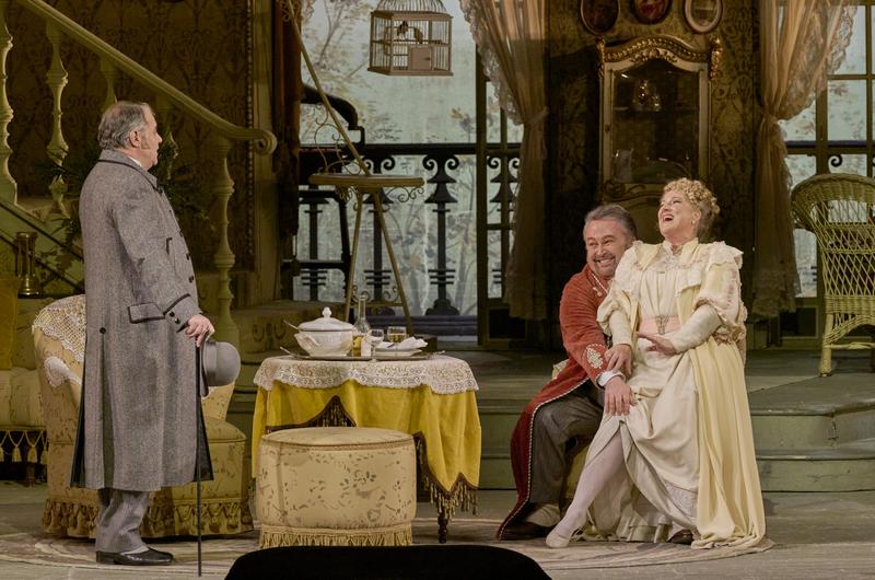 Strauss II's Die Fledermaus