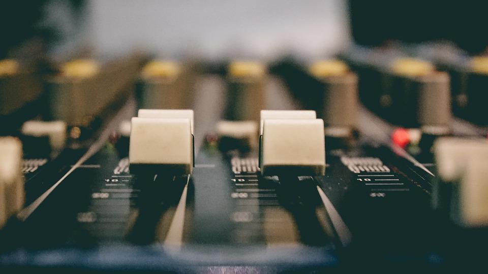 Radio Deluxe Remembers Tommy LiPuma Radio Deluxe with John Pizzarelli