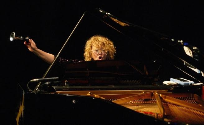 Lisa Moore live in performance in Perth, Australia in 2014