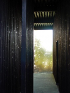 Turrell-Ando house (by fleshmeatdoll/flickr)