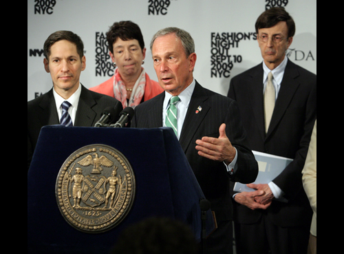 Mayor Bloomberg gives a briefing on the H1-N1 flu, May 20, 2009. (Spencer T Tucker)
