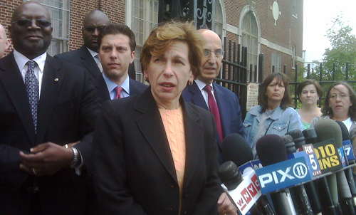 Teachers union president Randi Weingarten, Council of School Supervisors and Administrators President Ernest Logan and Schools Chancellor Joel Klein with Councilman Eric Gioia at IS 73 in Maspeth Queens.