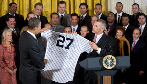New York Yankees manager Joe Girardi presents President Barack Obama with an autographed jersey. (Photo by Saul Loeb/AFP/Getty Images) 